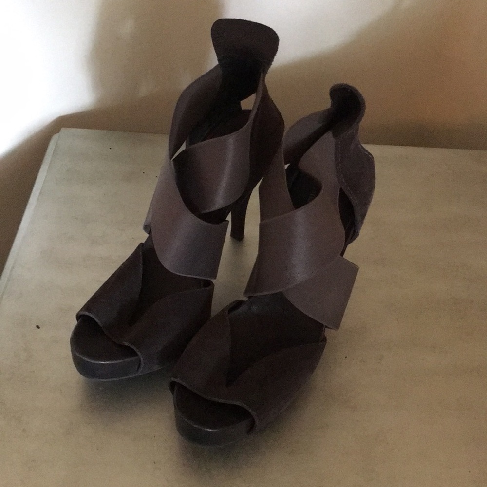 Pedro Garcia Suede heels
